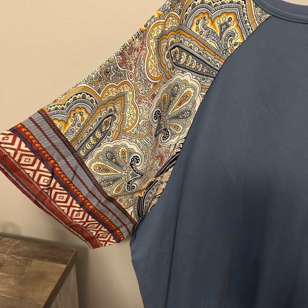 Gigio USA Womens Blue Paisley Raglan Short Sleeve Knit Top Size Large - Picture 4 of 6